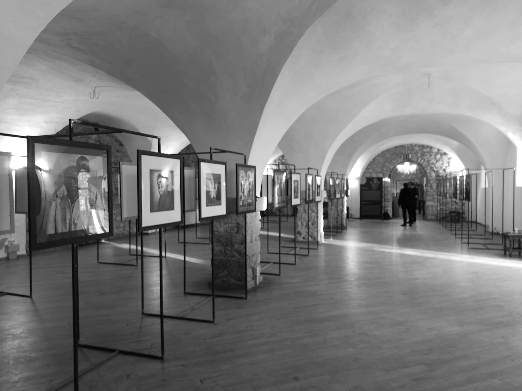 uncanny lens roger ballen joel peter witkin castel ivano mostra fotografica